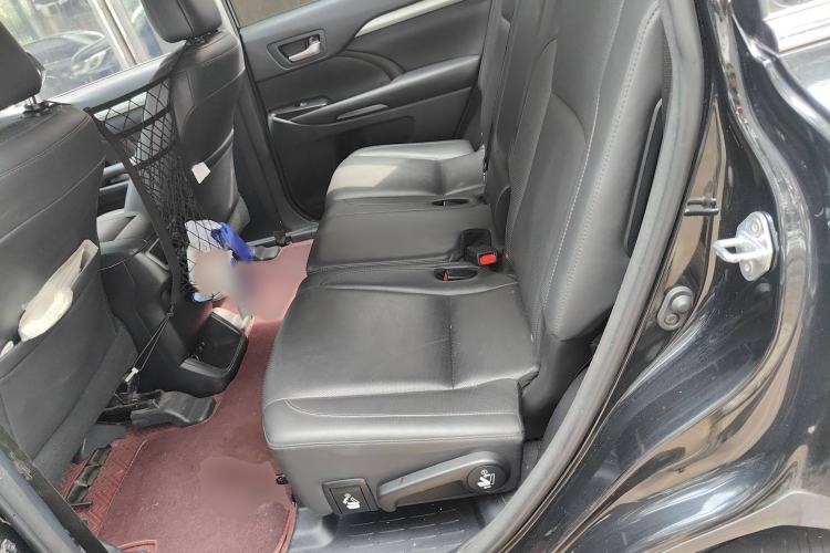 Used Toyota Highlander 2018 2.0T Four-Wheel Drive Prestige Version 7 Seats China V Emission Standard Interior 4
