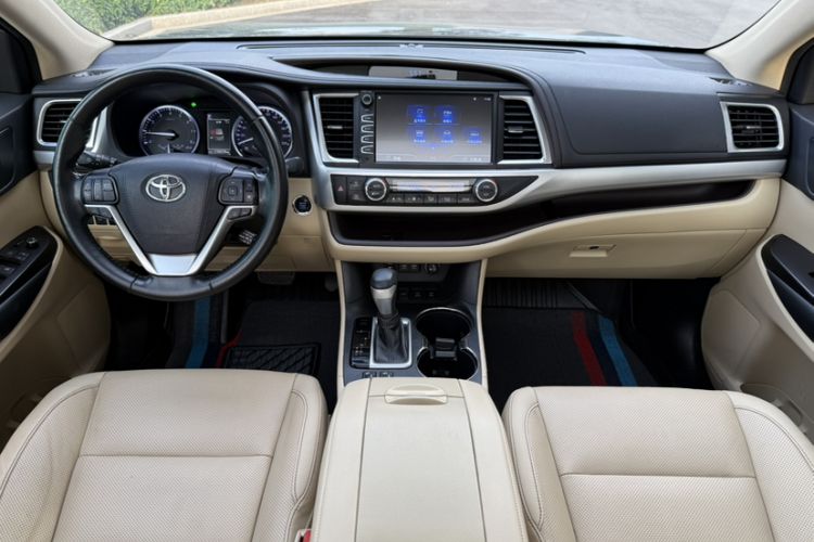Used Toyota Highlander 2018 2.0T Four-Wheel Drive Luxury Version 7 Seats China VI Standard Interior 4