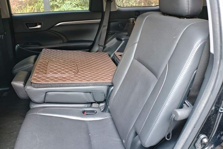 Used Toyota Highlander 2018 2.0T Four-Wheel Drive Ultimate Edition 7-Seater Emission Standard China V Interior 4