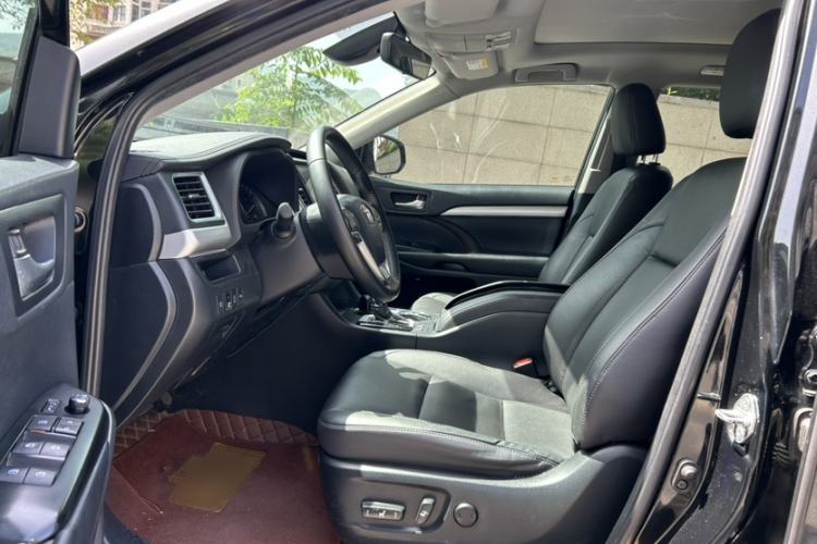 Used Toyota Highlander 2018 2.0T Four-Wheel Drive Luxury Version 7 Seats China VI Standard Interior 4