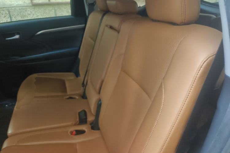 Used Toyota Highlander 2018 2.0T Four-Wheel Drive Knight Edition 7 Seats China VI Standard Interior 4