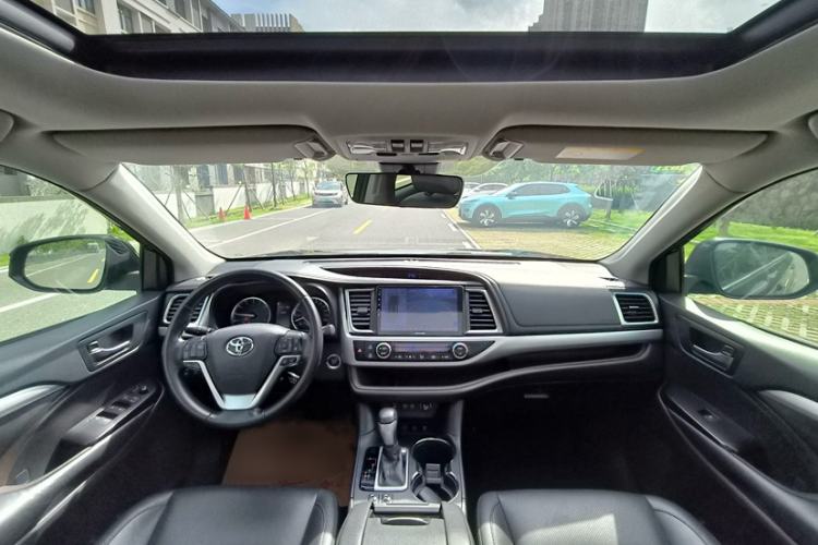 Used Toyota Highlander 2018 2.0T Four-Wheel Drive Luxury Version 7 Seats China VI Standard Interior 5