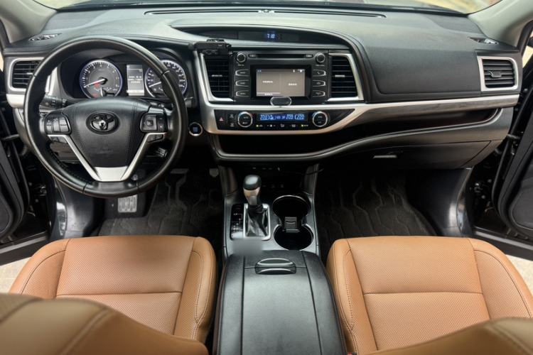Used Toyota Highlander 2018 2.0T Four-Wheel Drive Knight Edition 7 Seats China VI Standard Interior 5