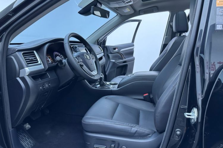Used Toyota Highlander 2018 2.0T Four-Wheel Drive Luxury Edition 7 Seats China V Emission Standard Interior 5