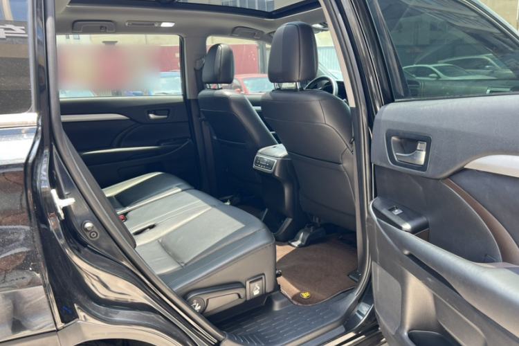 Used Toyota Highlander 2018 2.0T Four-Wheel Drive Luxury Version 7 Seats China VI Standard Interior 5