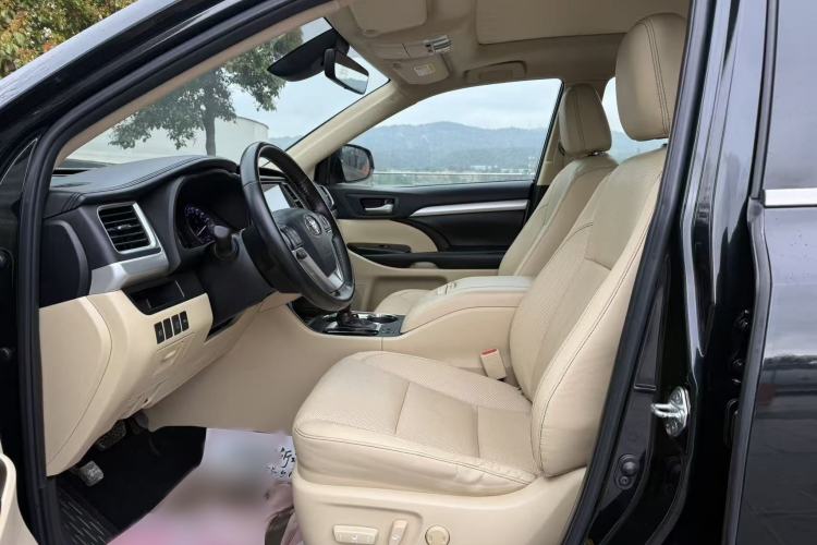Used Toyota Highlander 2018 2.0T Four-Wheel Drive Luxury Version 7 Seats China VI Standard Interior 5