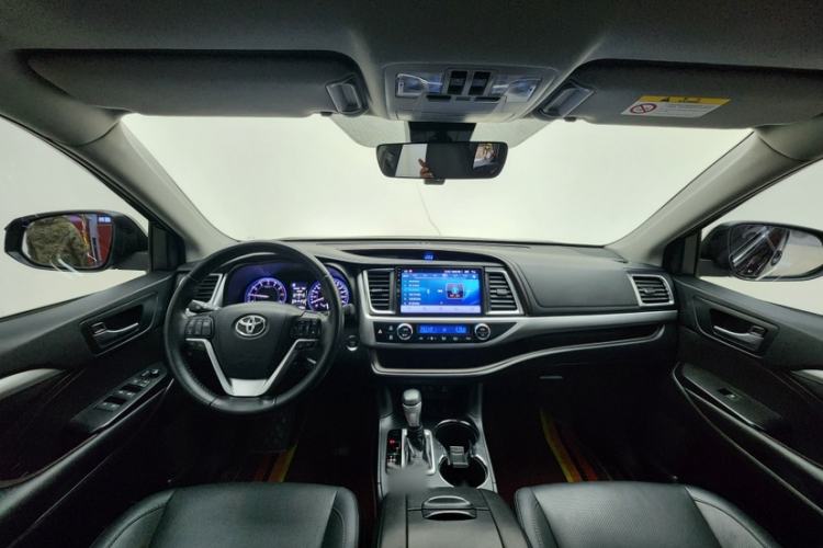 Used Toyota Highlander 2018 2.0T Four-Wheel Drive Luxury Version 7 Seats China VI Standard Interior 5