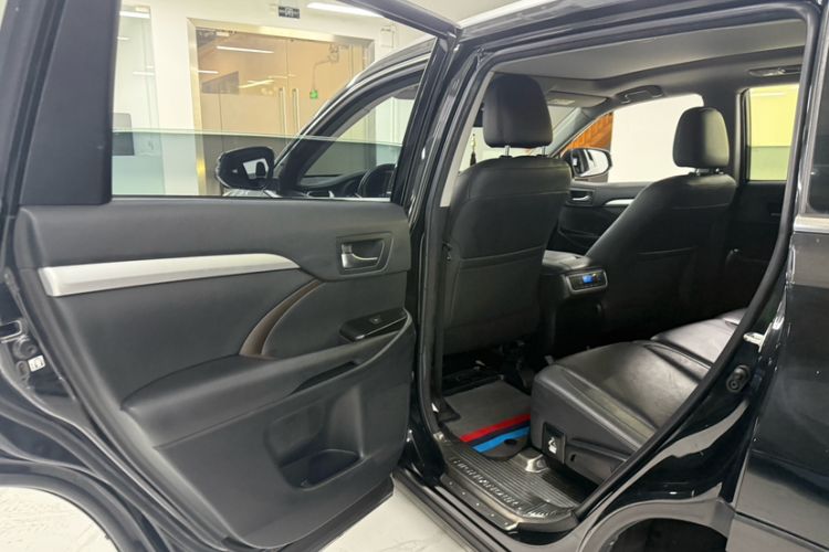 Used Toyota Highlander 2018 2.0T Four-Wheel Drive Prestige Version 7 Seats China VI Standard Interior 5