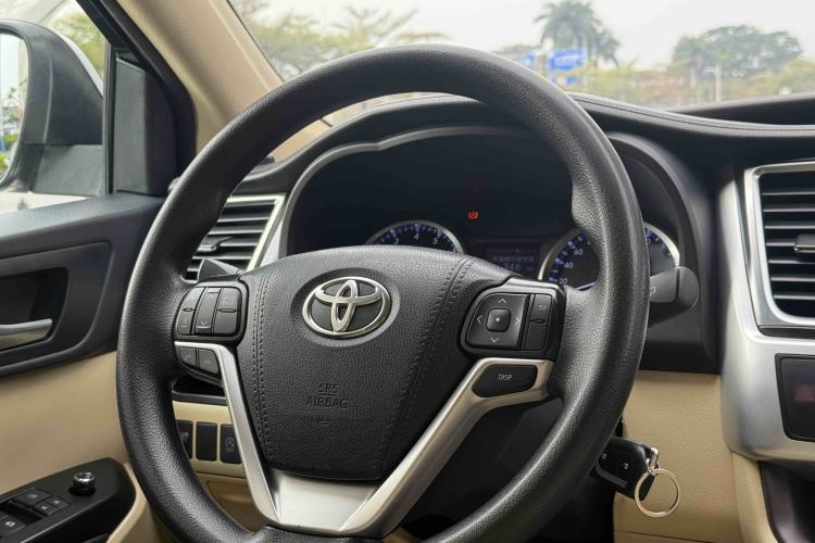 Used Toyota Highlander 2018 2.0T Two-Wheel Drive Elite Edition 5 Seats Emission Standard China V Interior 5