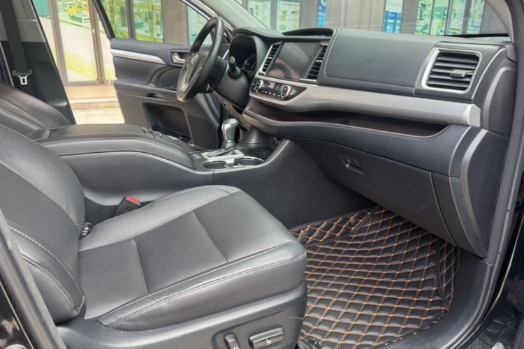 Used Toyota Highlander 2018 2.0T Two-Wheel Drive Prestige Edition 7 Seats China VI Standard Interior 5