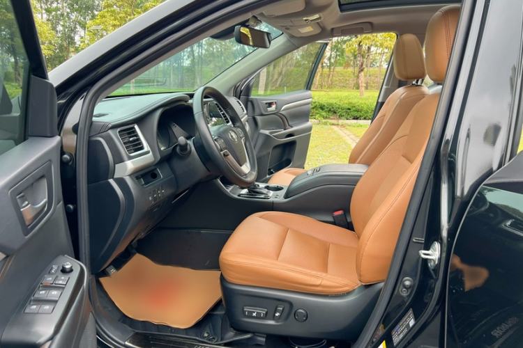 Used Toyota Highlander 2018 2.0T Four-Wheel Drive Knight Edition 7 Seats China VI Standard Interior 5
