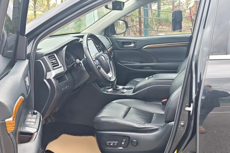 Used Toyota Highlander 2018 2.0T Four-Wheel Drive Prestige Version 7 Seats China V Emission Standard Interior 5
