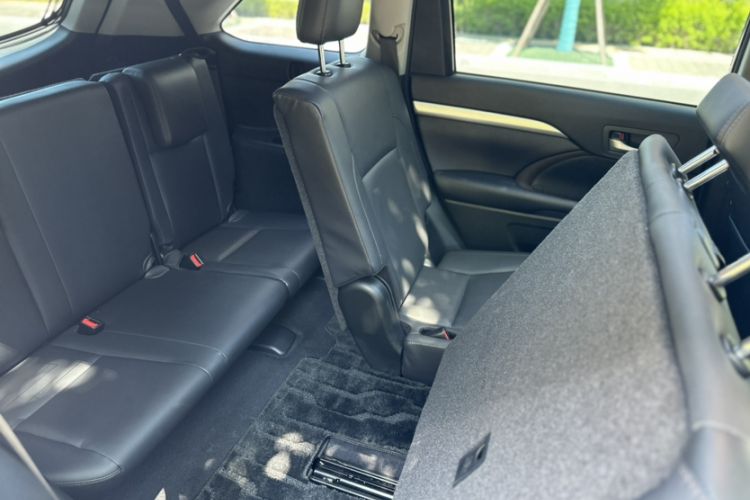 Used Toyota Highlander 2018 2.0T Four-Wheel Drive Luxury Version 7 Seats China VI Standard Interior 5