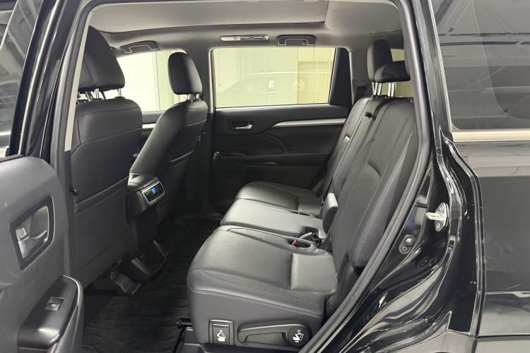 Used Toyota Highlander 2018 2.0T Four-Wheel Drive Luxury Version 7 Seats China VI Standard Interior 5