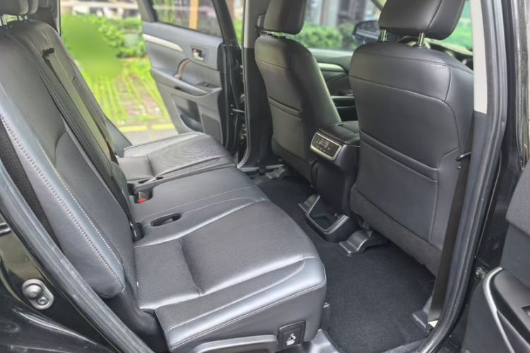 Used Toyota Highlander 2018 2.0T Four-Wheel Drive Luxury Version 7 Seats China VI Standard Interior 5