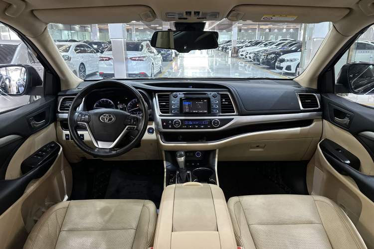 Used Toyota Highlander 2018 2.0T Four-Wheel Drive Luxury Edition 7 Seats China V Emission Standard Interior 5