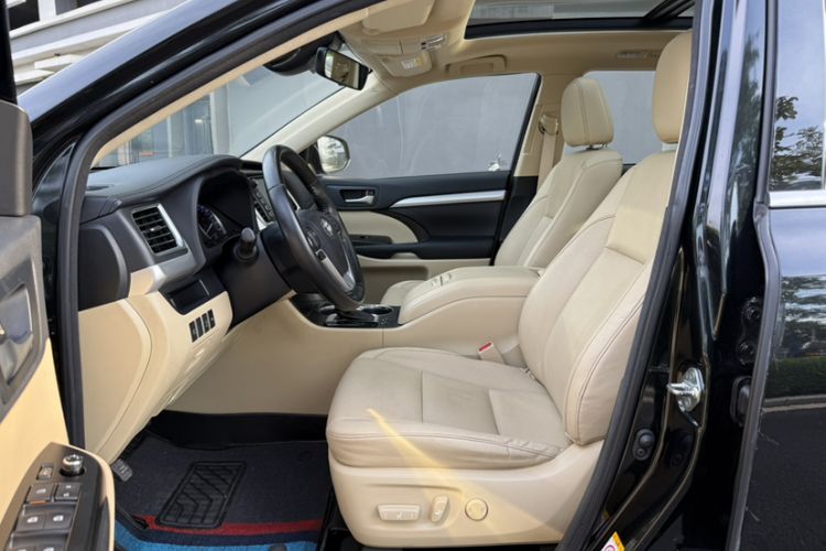 Used Toyota Highlander 2018 2.0T Four-Wheel Drive Luxury Version 7 Seats China VI Standard Interior 5