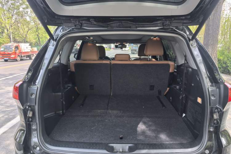 Used Toyota Highlander 2018 2.0T Four-Wheel Drive Knight Edition 7 Seats China VI Standard Interior 6
