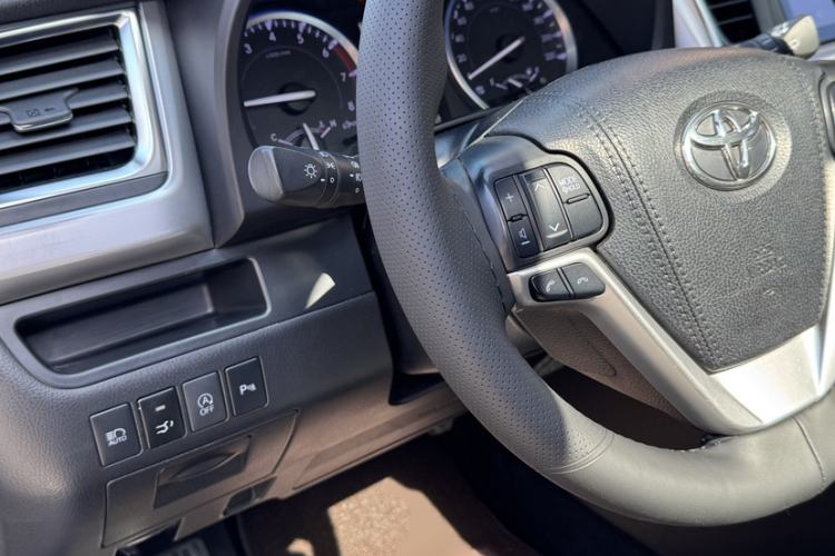 Used Toyota Highlander 2018 2.0T Four-Wheel Drive Luxury Edition 7 Seats China V Emission Standard Interior 6