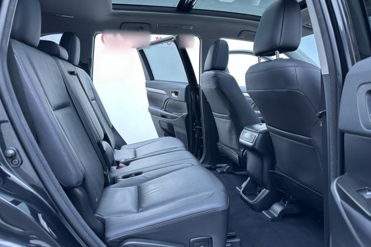 Used Toyota Highlander 2018 2.0T Four-Wheel Drive Luxury Edition 7 Seats China V Emission Standard Interior 6