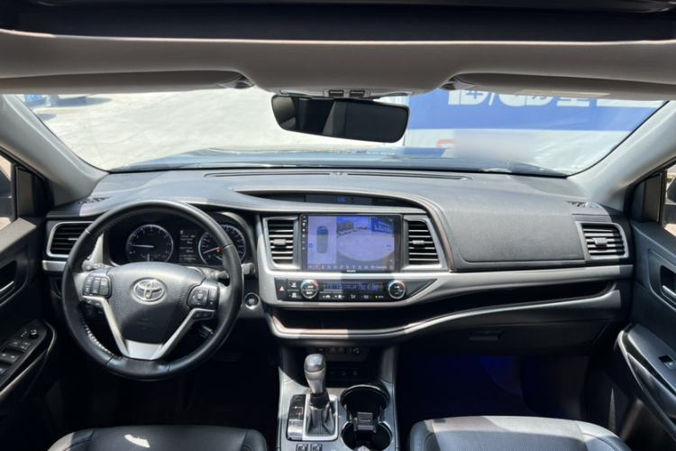 Used Toyota Highlander 2018 2.0T Four-Wheel Drive Luxury Version 7 Seats China VI Standard Interior 6