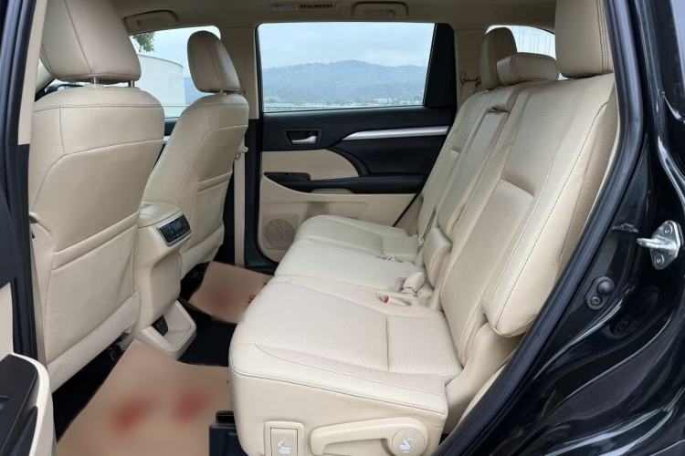 Used Toyota Highlander 2018 2.0T Four-Wheel Drive Luxury Version 7 Seats China VI Standard Interior 6