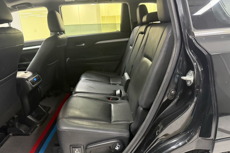 Used Toyota Highlander 2018 2.0T Four-Wheel Drive Prestige Version 7 Seats China VI Standard Interior 6
