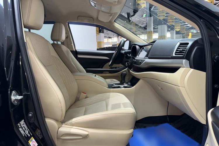 Used Toyota Highlander 2018 2.0T Two-Wheel Drive Elite Version 5 Seats China VI Standard Interior 6