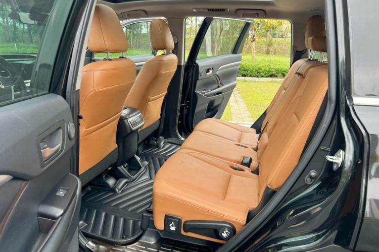 Used Toyota Highlander 2018 2.0T Four-Wheel Drive Knight Edition 7 Seats China VI Standard Interior 6