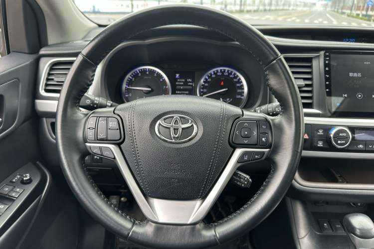Used Toyota Highlander 2018 2.0T Four-Wheel Drive Luxury Version 7 Seats China VI Standard Interior 6
