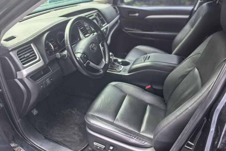 Used Toyota Highlander 2018 2.0T Four-Wheel Drive Luxury Version 7 Seats China VI Standard Interior 6