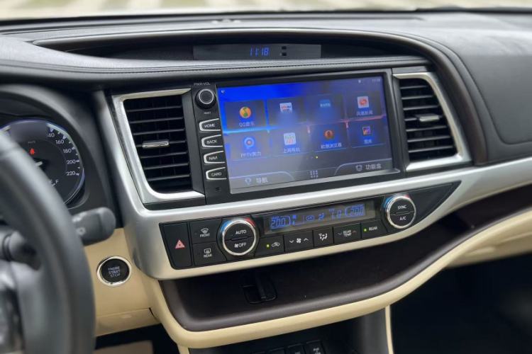 Used Toyota Highlander 2018 2.0T Four-Wheel Drive Luxury Version 7 Seats China VI Standard Interior 6