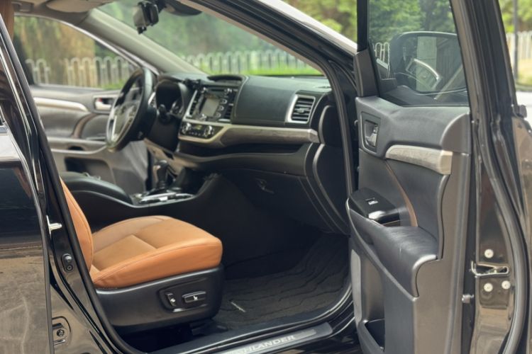 Used Toyota Highlander 2018 2.0T Four-Wheel Drive Knight Edition 7 Seats China VI Standard Interior 7