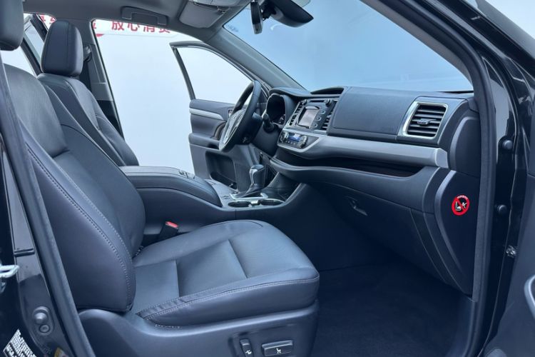 Used Toyota Highlander 2018 2.0T Four-Wheel Drive Luxury Edition 7 Seats China V Emission Standard Interior 7