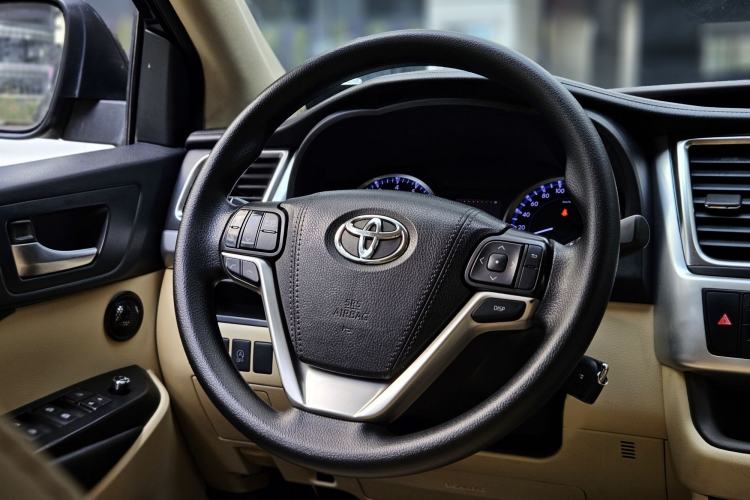 Used Toyota Highlander 2018 2.0T Two-Wheel Drive Elite Edition 5 Seats Emission Standard China V Interior 7