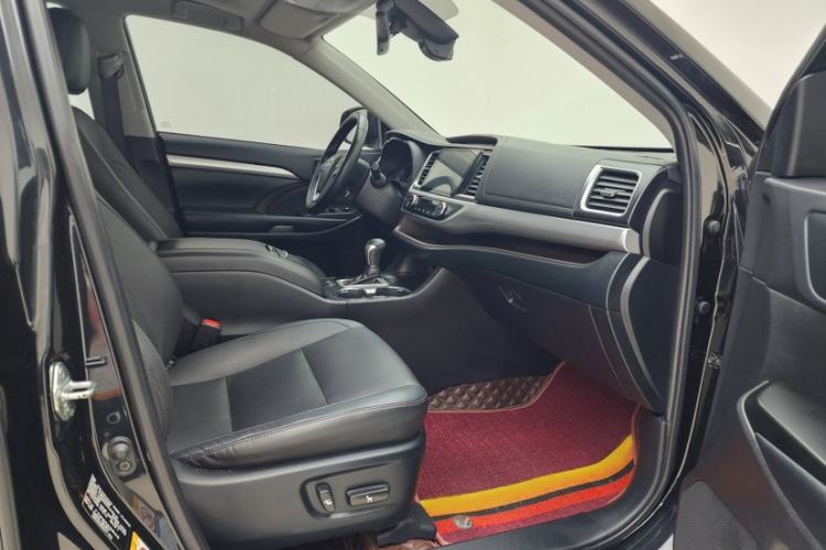 Used Toyota Highlander 2018 2.0T Four-Wheel Drive Luxury Version 7 Seats China VI Standard Interior 7