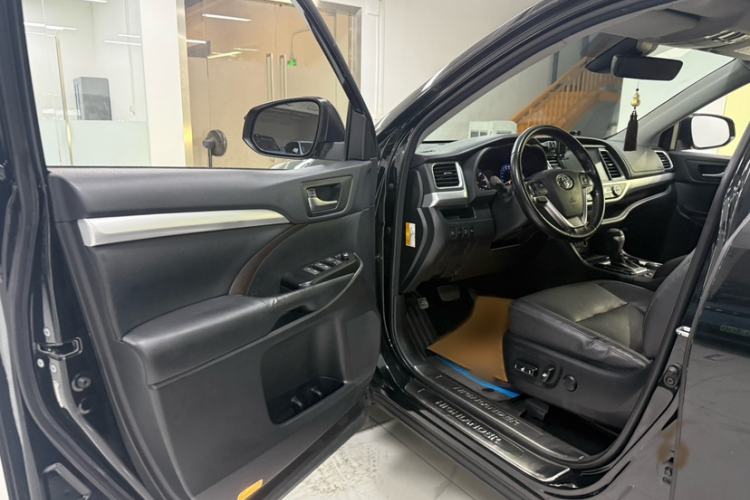 Used Toyota Highlander 2018 2.0T Four-Wheel Drive Prestige Version 7 Seats China VI Standard Interior 7