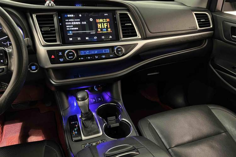 Used Toyota Highlander 2018 2.0T Four-Wheel Drive Ultimate Edition 7-Seater Emission Standard China V Interior 7