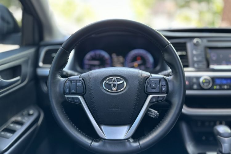 Used Toyota Highlander 2018 2.0T Four-Wheel Drive Luxury Version 7 Seats China VI Standard Interior 7