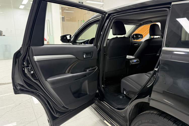 Used Toyota Highlander 2018 2.0T Four-Wheel Drive Luxury Version 7 Seats China VI Standard Interior 7