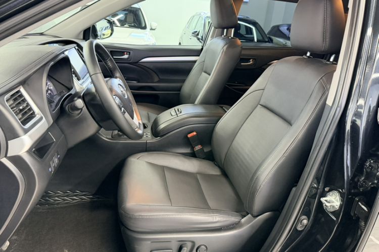 Used Toyota Highlander 2018 2.0T Four-Wheel Drive Prestige Version 7 Seats China VI Standard Interior 7