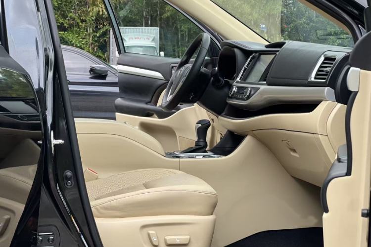 Used Toyota Highlander 2018 2.0T Four-Wheel Drive Luxury Version 7 Seats China VI Standard Interior 7