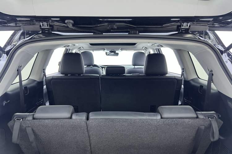 Used Toyota Highlander 2018 2.0T Four-Wheel Drive Luxury Version 7 Seats China VI Standard Interior 8