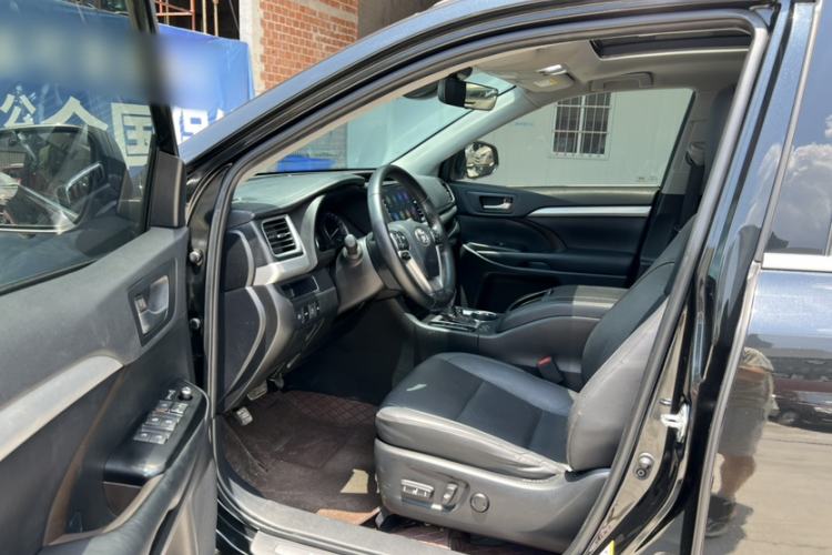 Used Toyota Highlander 2018 2.0T Four-Wheel Drive Luxury Version 7 Seats China VI Standard Interior 8