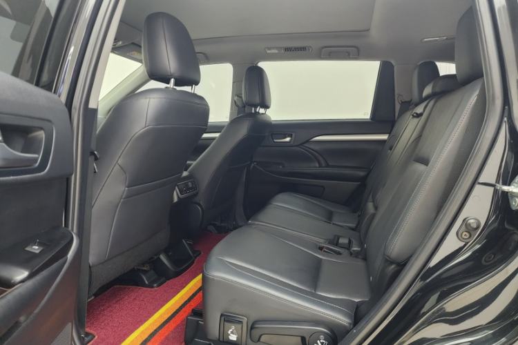 Used Toyota Highlander 2018 2.0T Four-Wheel Drive Luxury Version 7 Seats China VI Standard Interior 8