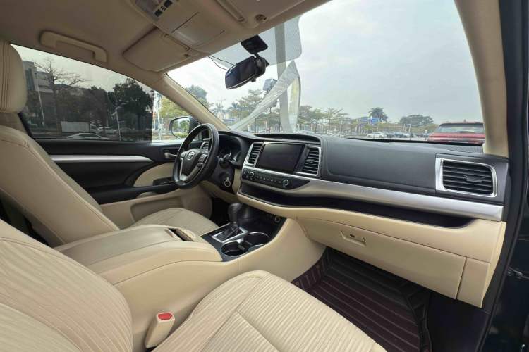 Used Toyota Highlander 2018 2.0T Two-Wheel Drive Elite Edition 5 Seats Emission Standard China V Interior 8