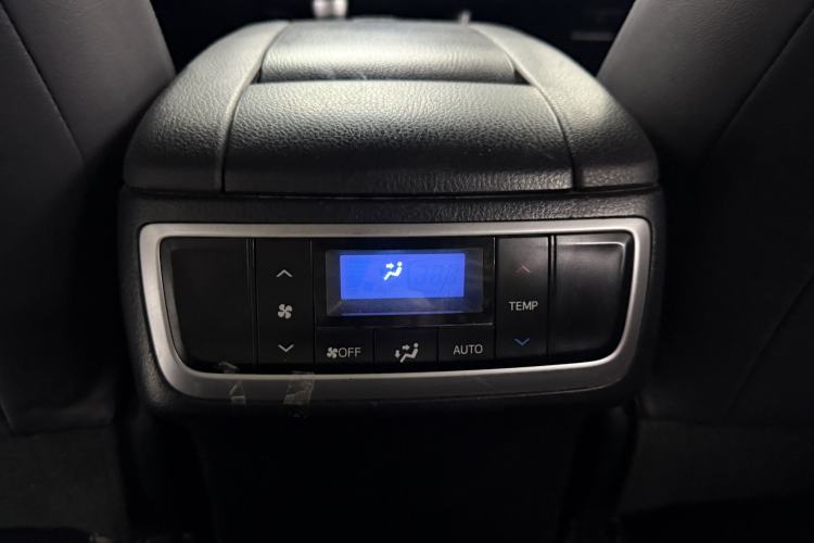 Used Toyota Highlander 2018 2.0T Four-Wheel Drive Luxury Version 7 Seats China VI Standard Interior 8