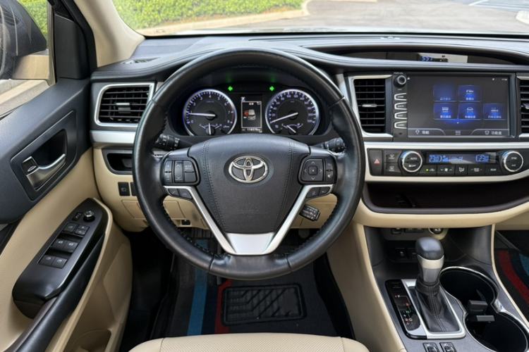 Used Toyota Highlander 2018 2.0T Four-Wheel Drive Luxury Version 7 Seats China VI Standard Interior 8