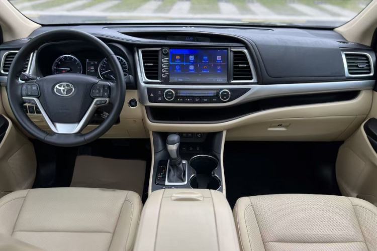 Used Toyota Highlander 2018 2.0T Four-Wheel Drive Luxury Version 7 Seats China VI Standard Interior 8