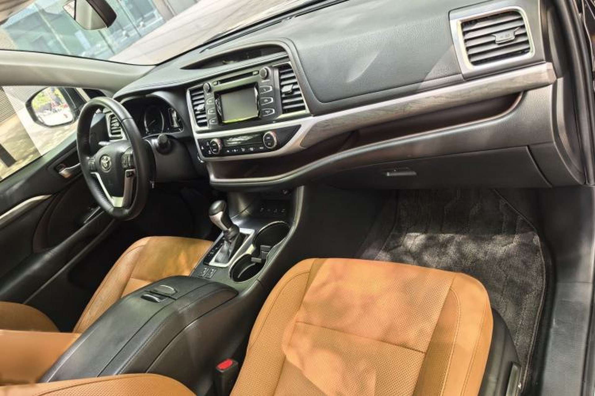 Used Toyota Highlander 2018 2.0T Four-Wheel Drive Knight Edition 7 Seats China VI Standard Interior 9